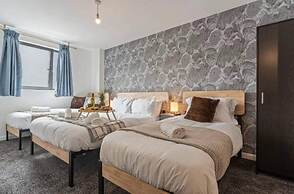 Desert Oasis Sleeps 8 With Parking