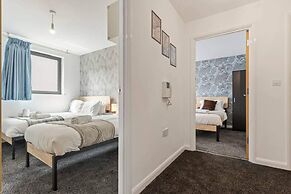 Desert Oasis Sleeps 8 With Parking