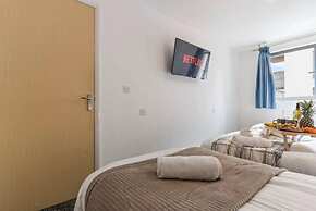 Desert Oasis Sleeps 8 With Parking