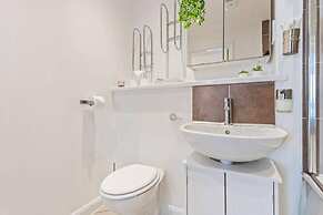 Desert Oasis Sleeps 8 With Parking