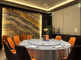 Full Season Hotel