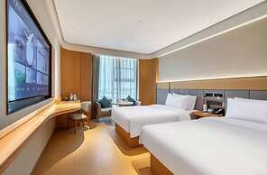 Full Season Hotel
