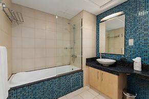 Palm Living 2BR Maid w Pool Beach Access