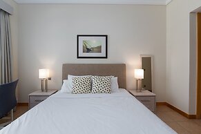 Palm Living 2BR Maid w Pool Beach Access