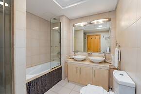 Palm Living 2BR Maid w Pool Beach Access