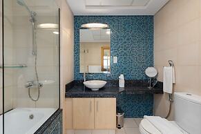 Palm Living 2BR Maid w Pool Beach Access