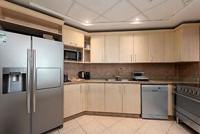 Palm Living 2BR Maid w Pool Beach Access
