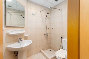 Palm Living 2BR Maid w Pool Beach Access