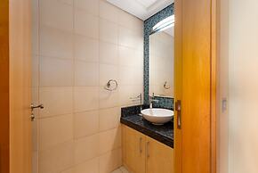 Palm Living 2BR Maid w Pool Beach Access