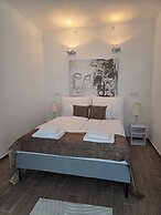 Smart Carrara Apartments