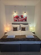 Smart Carrara Apartments