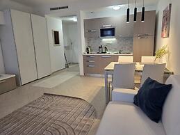 Smart Carrara Apartments