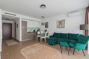 Smart Carrara Apartments