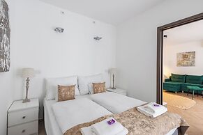 Smart Carrara Apartments