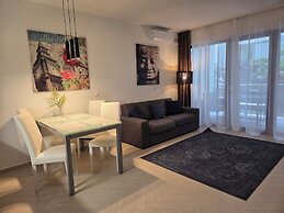 Smart Carrara Apartments