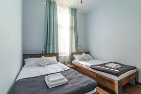 Oak Tree Old Town Apartments