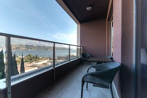 Sea View Apartments MonteBook