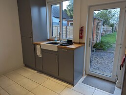 1-bed Home for 2, Parking, Garden & Great Location