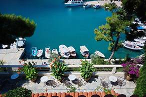 Liadromia Hotel
