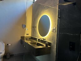 Serenzzo Hotel & Cuisine