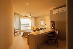 Beachfront Condo Los Panchos 301