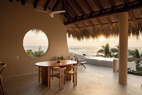 Beachfront Condo Los Panchos 301