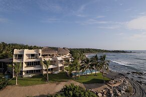 Beachfront Condo Los Panchos 301