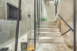 Huyan Museum BnB - Concrete Design