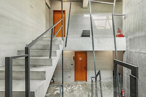 Huyan Museum BnB - Concrete Design