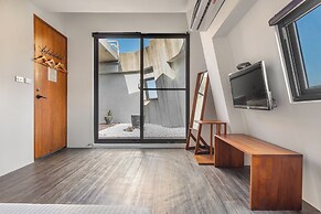 Huyan Museum BnB - Concrete Design