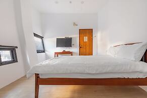 Huyan Museum BnB - Concrete Design