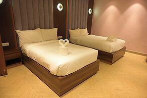 Hotel Ananta Sayana