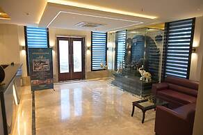Hotel Ananta Sayana