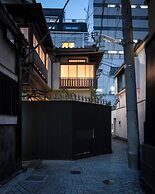 TRUNK HOUSE