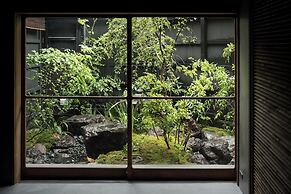 TRUNK HOUSE