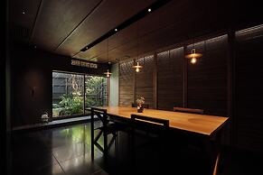 TRUNK HOUSE