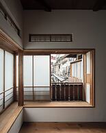 TRUNK HOUSE