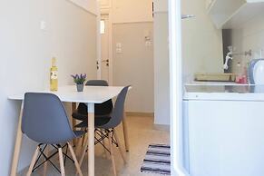 Athens Apartment 1-min Walk to Metro