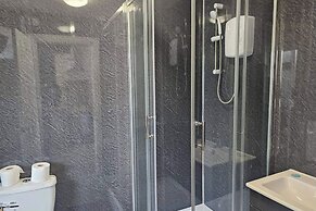 Charming and Compact Studio in Bridgend