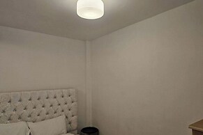 Charming and Compact Studio in Bridgend