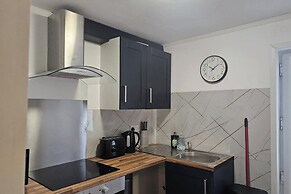 Charming and Compact Studio in Bridgend