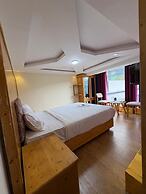 Rozana Retreat