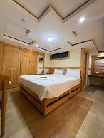 Rozana Retreat