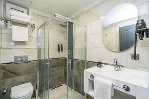 216 Silver Suite