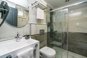 216 Silver Suite