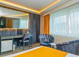 216 Silver Suite