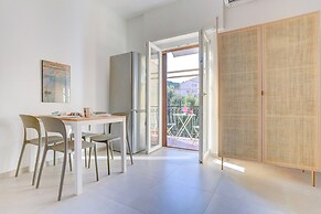Vatican Loft with Balcony -Home and More
