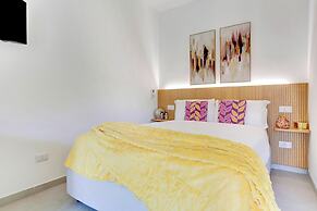 Vatican Loft with Balcony -Home and More