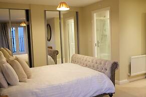 Bicester Villa-6bed-sleeps 14