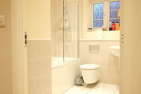Bicester Villa-6bed-sleeps 14